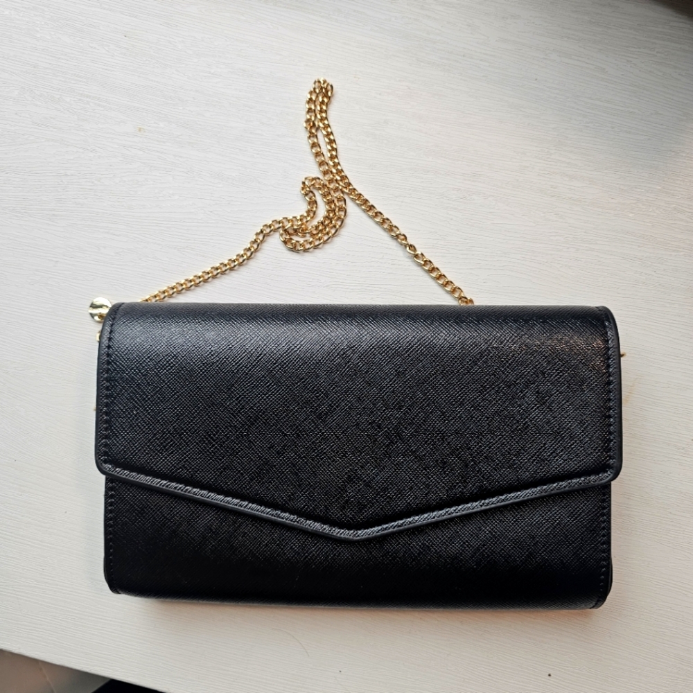 Olga Berg NIC Envelope Clutch